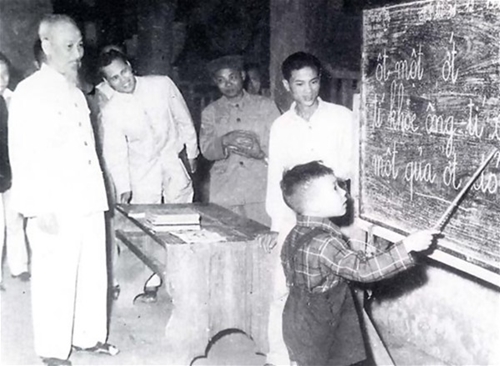 Ngày 6-5-1950: Bác Hồ căn dặn noi theo Lênin “Học, học nữa, học mãi”